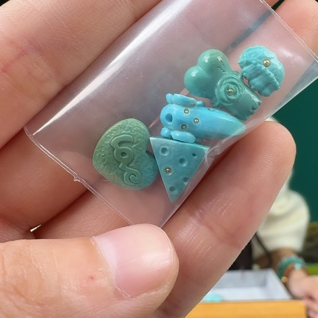 绿松石未镶嵌珠宝奇石