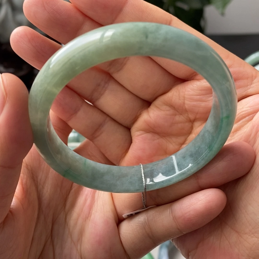 翡翠手镯未镶嵌天然
