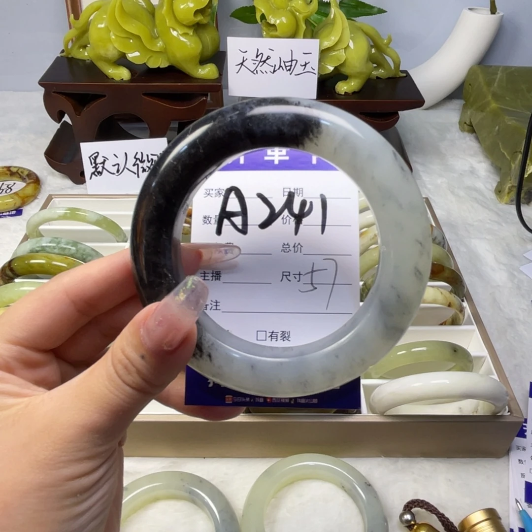 凤***店蛇纹石玉未镶嵌手镯