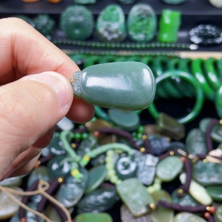 和田玉未镶嵌挂件