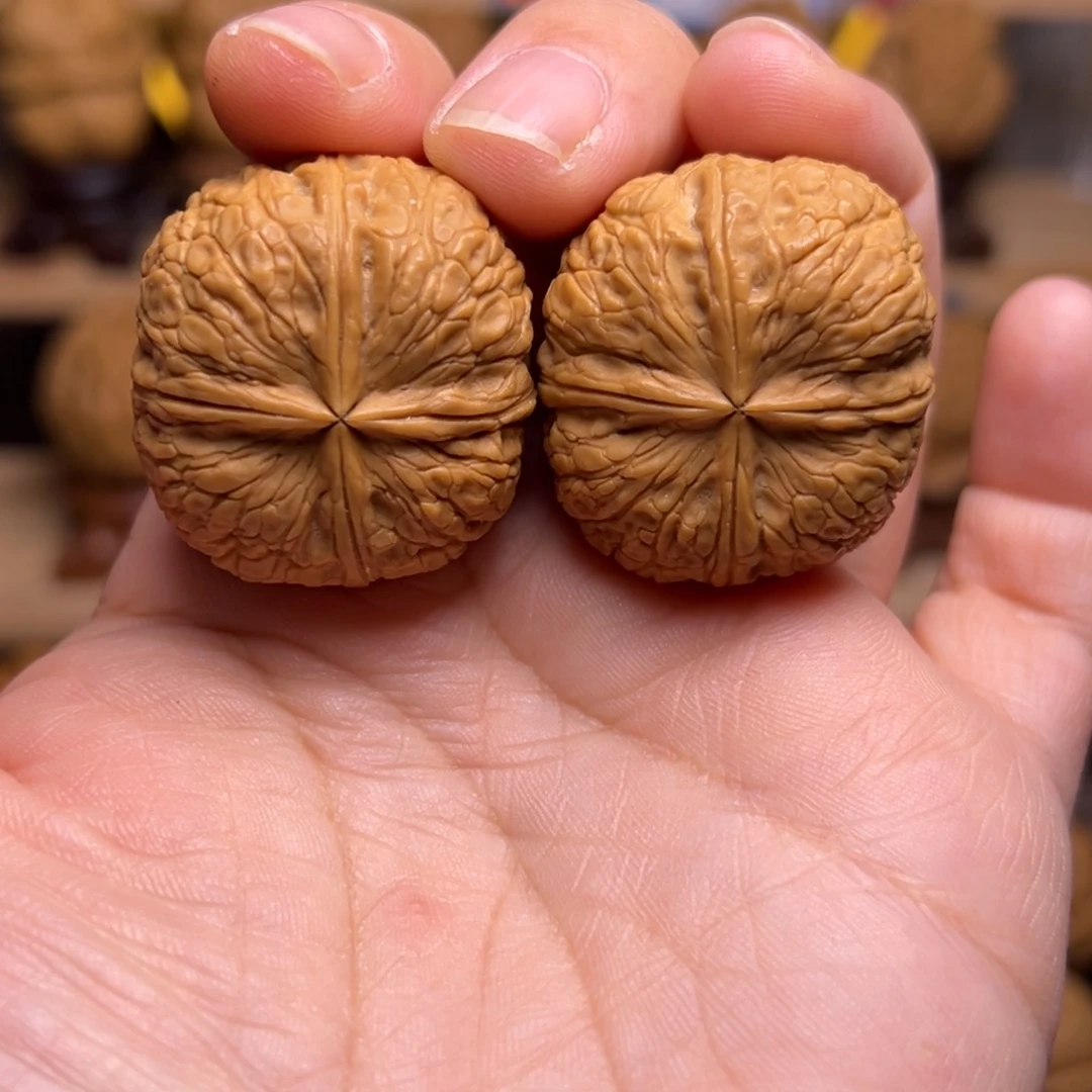 文玩核桃把件21w元宝四棱33尺