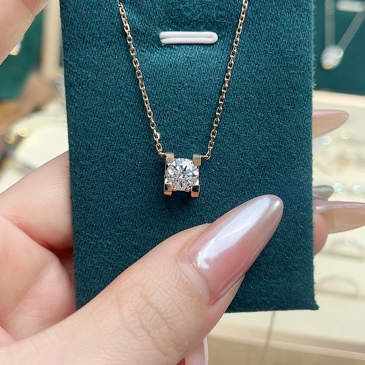 实验室培育钻石18K金镶嵌一克拉牛头项链