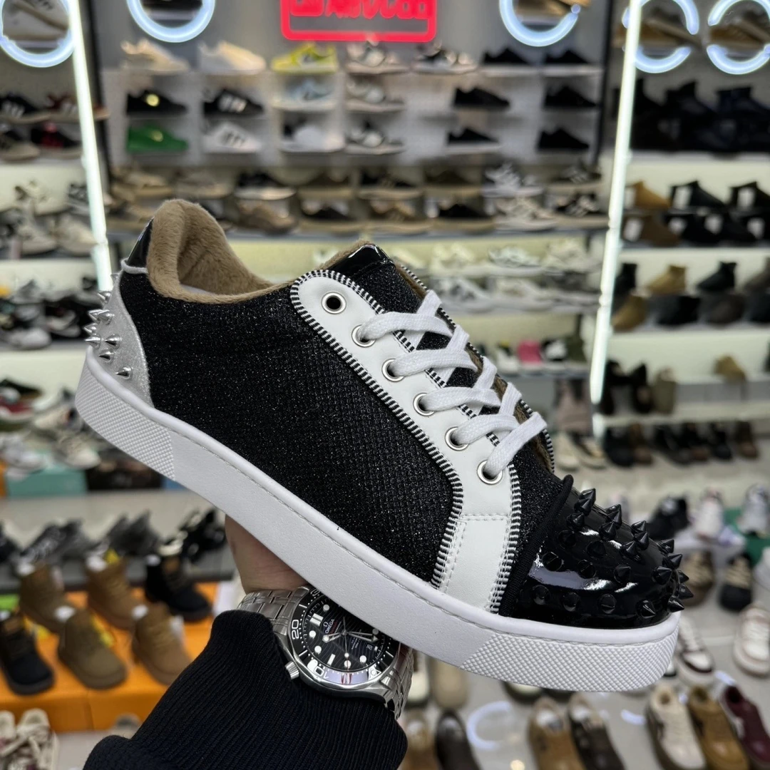 2025潮男铆钉新款红底板百搭时尚帅气精神小伙潮流加棉秋冬款