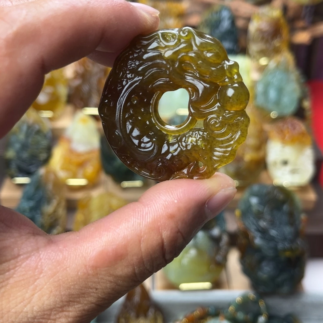 思***沐未镶嵌蛇纹石玉颈饰