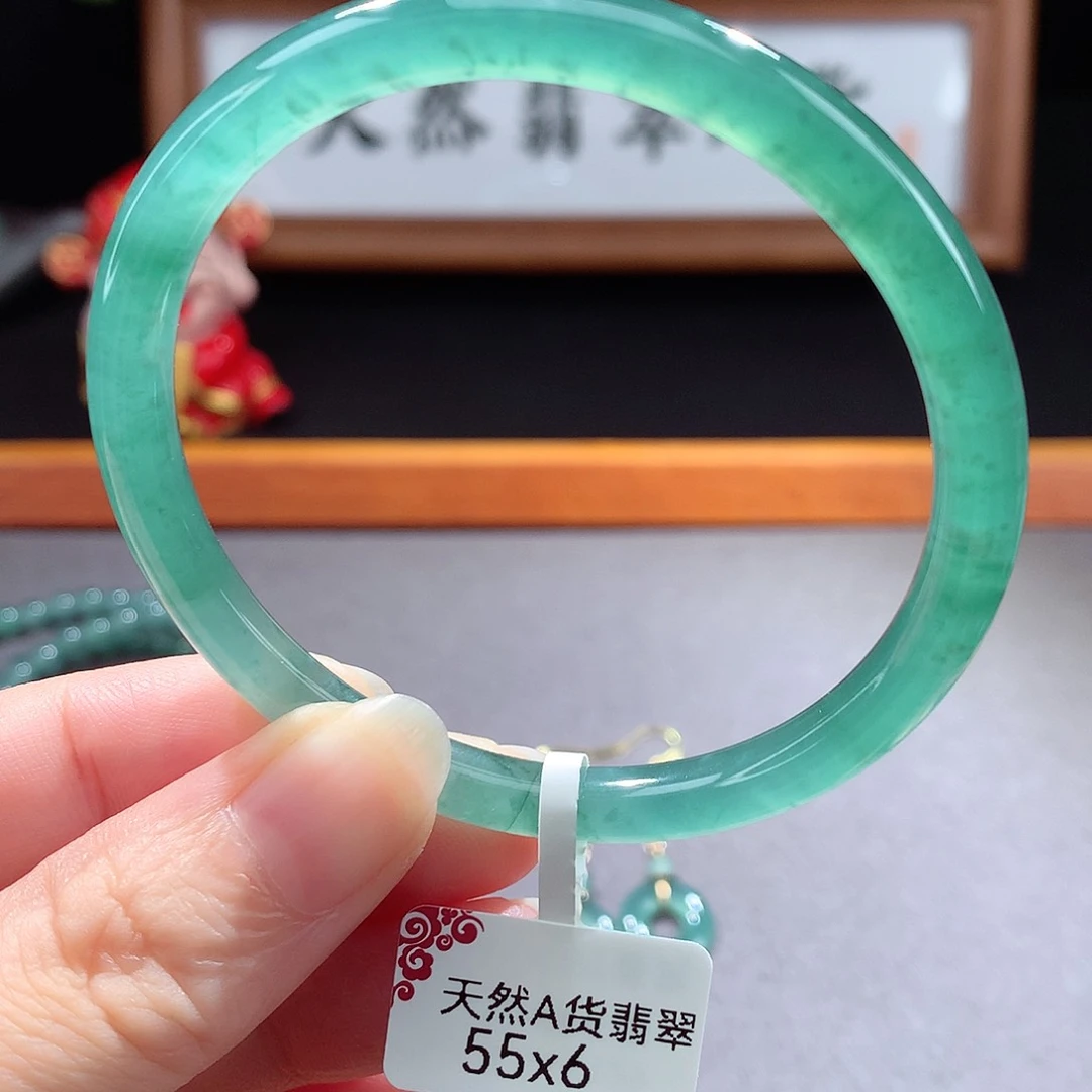 未镶嵌手镯（圆镯）翡翠