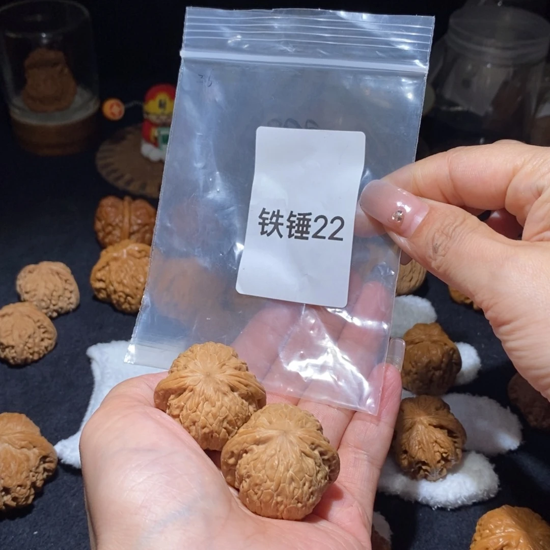 文玩核桃吊坠常***?铁锤妹妹