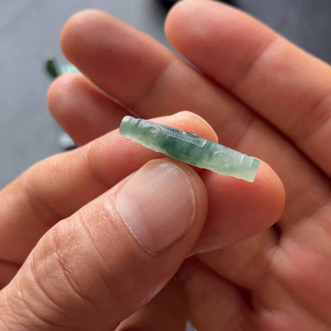 定制翡翠未镶嵌天珠