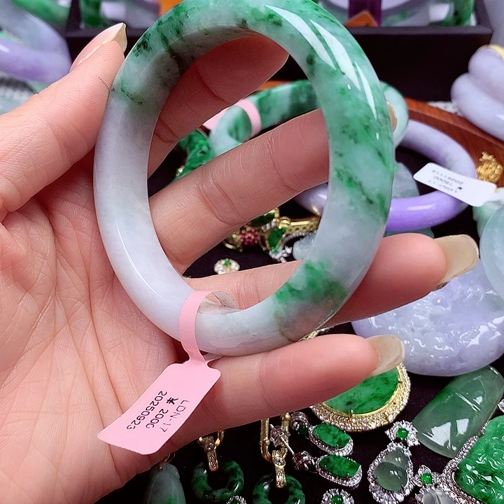 翡翠未镶嵌手镯翡翠