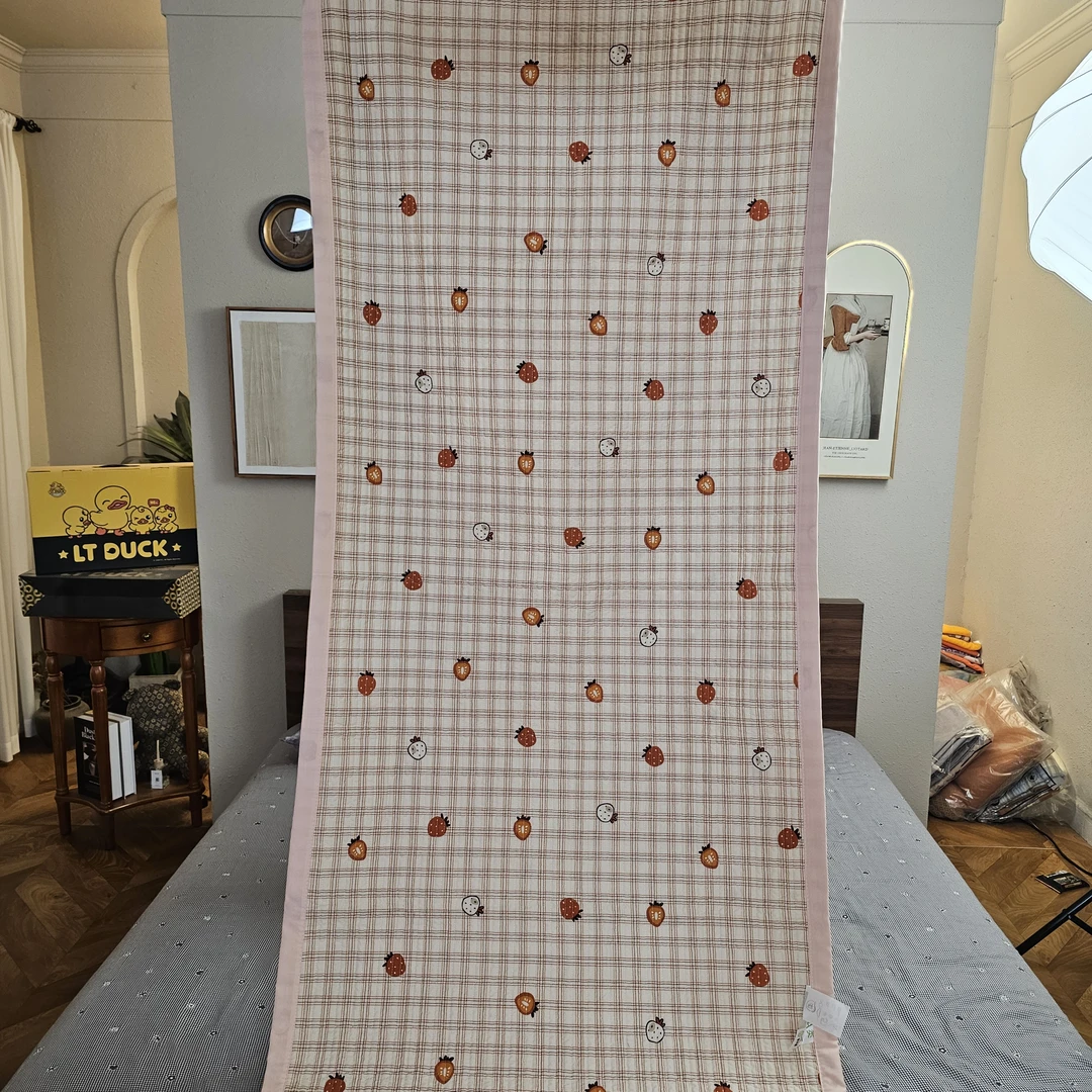 【草莓爱心】单人绗缝床盖（90*230cm）