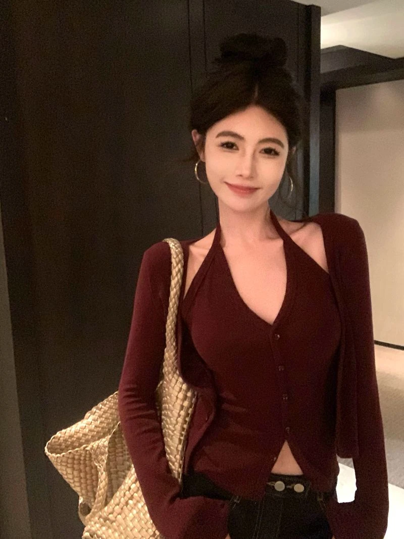 秋冬温柔纯欲性感辣妹穿搭挂脖吊带背心开衫假两件内搭长袖上衣女