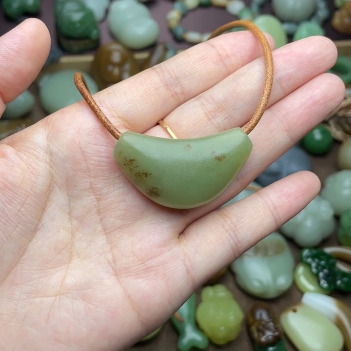 【闪购商品】颈饰未镶嵌和田玉新疆青黄口桂花糖弯管