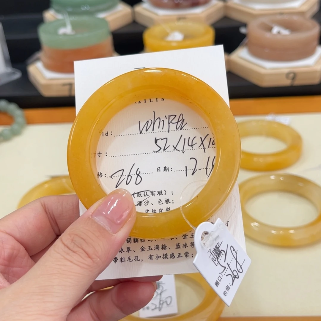 未镶嵌手镯石英质玉W****r