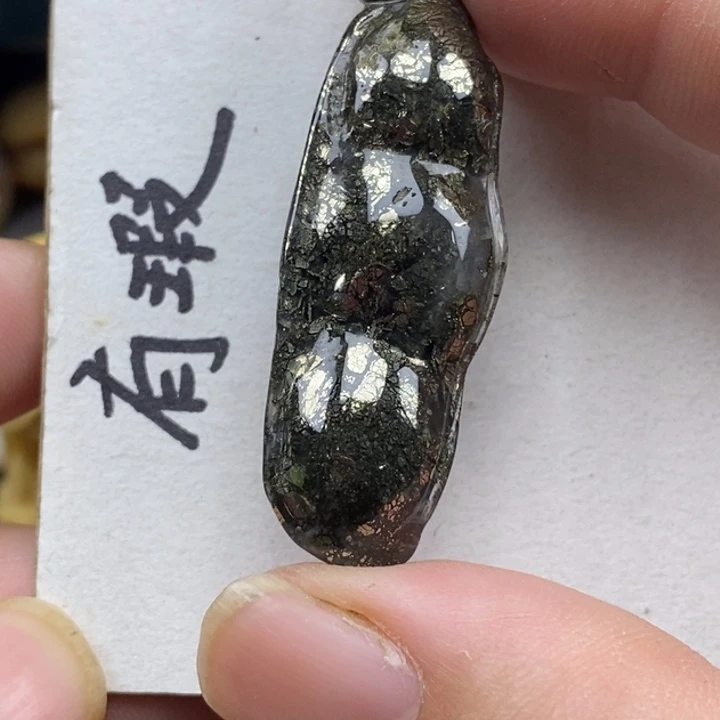 硅化珊瑚（珊瑚玉）未镶嵌颈饰