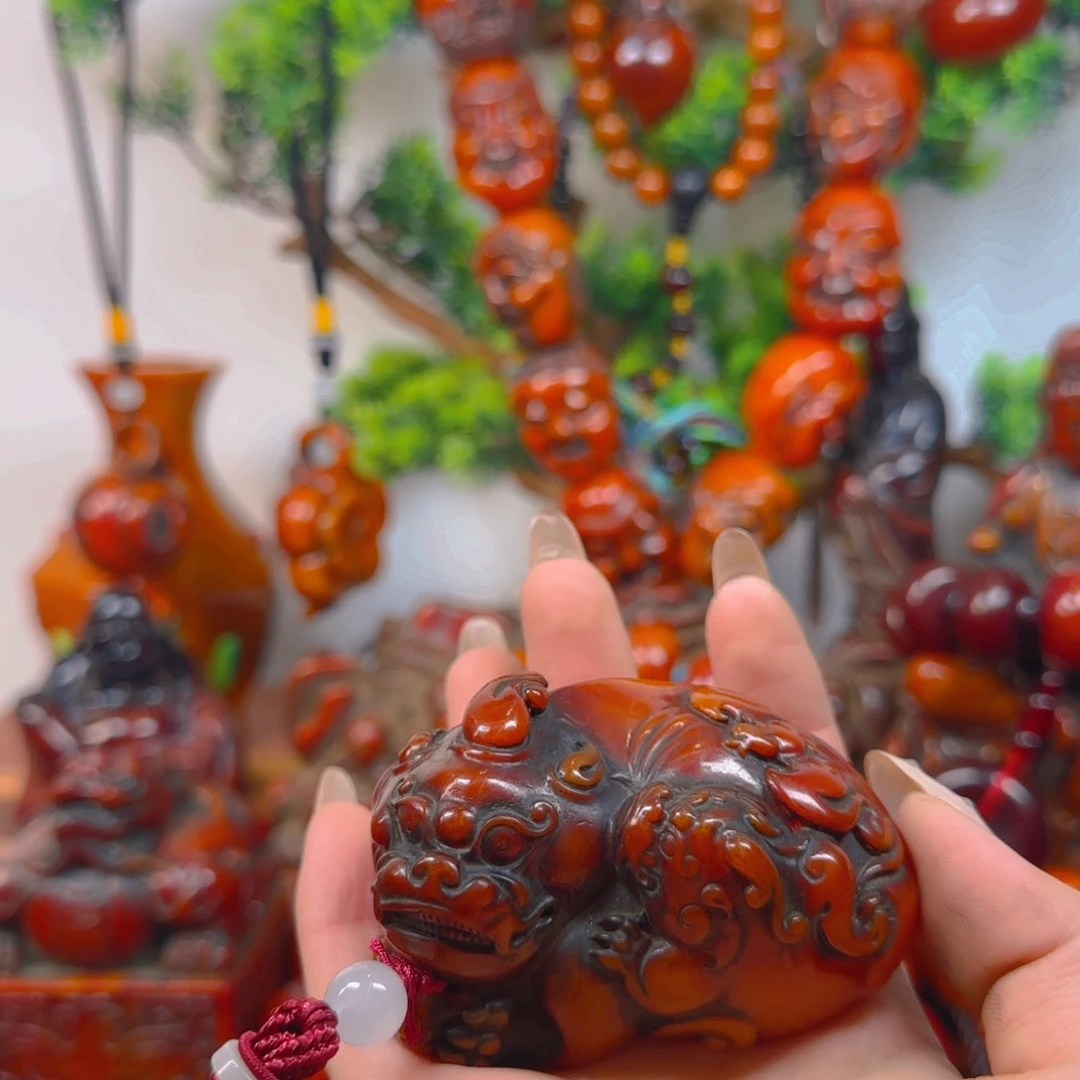 琥珀裸石未镶嵌貔貅