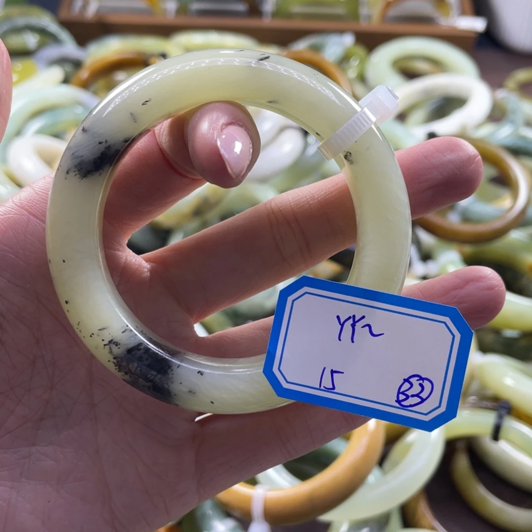 丫***～蛇纹石玉未镶嵌手镯