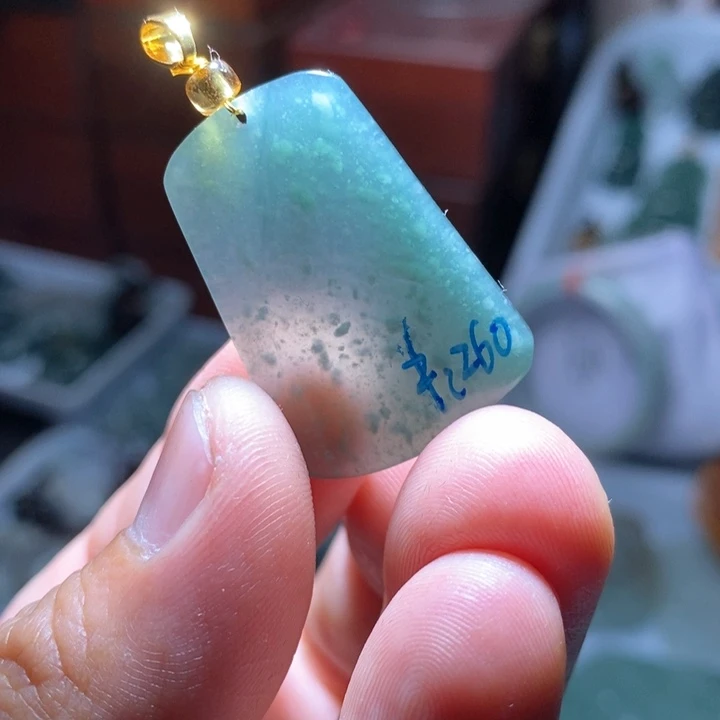 翡翠颈饰未镶嵌好