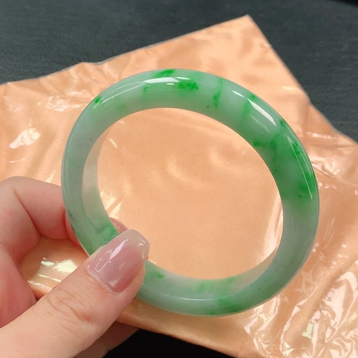 翡翠手镯未镶嵌天然翡翠手镯01