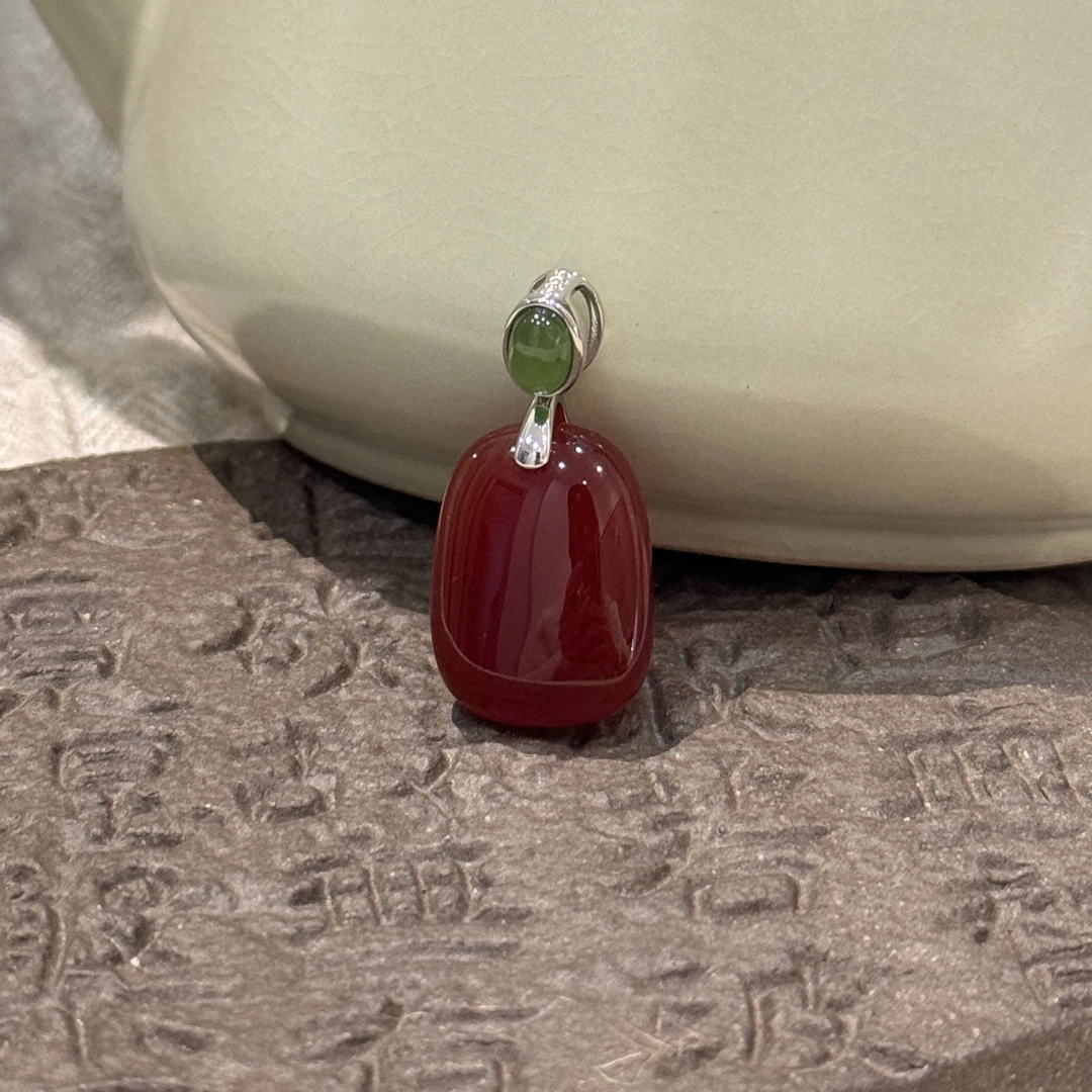 <一禅兄>S925银镀白金红玛瑙碧玉平安无事牌吊坠小众精致简约百搭