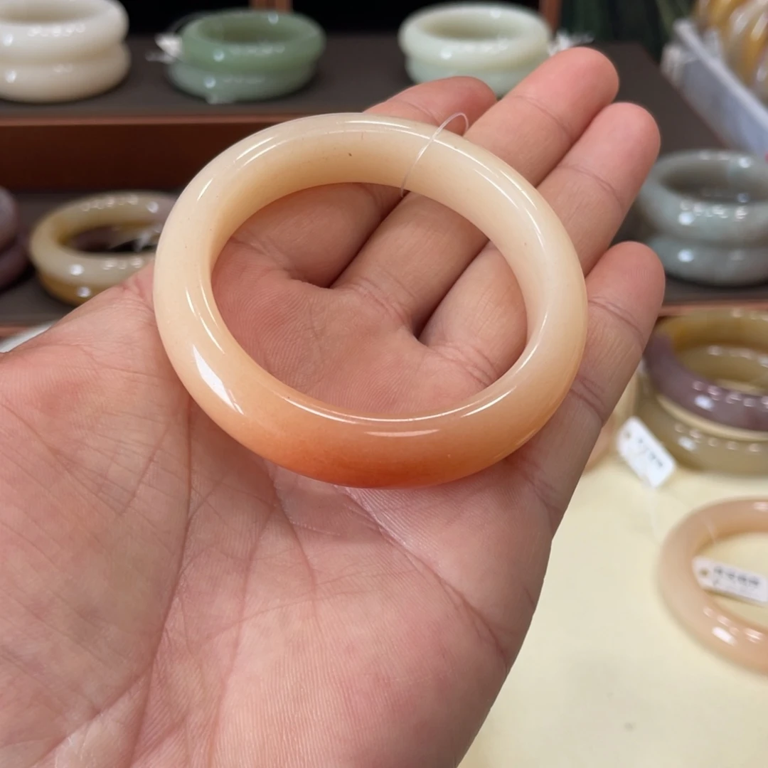 M***n石英质玉未镶嵌手镯