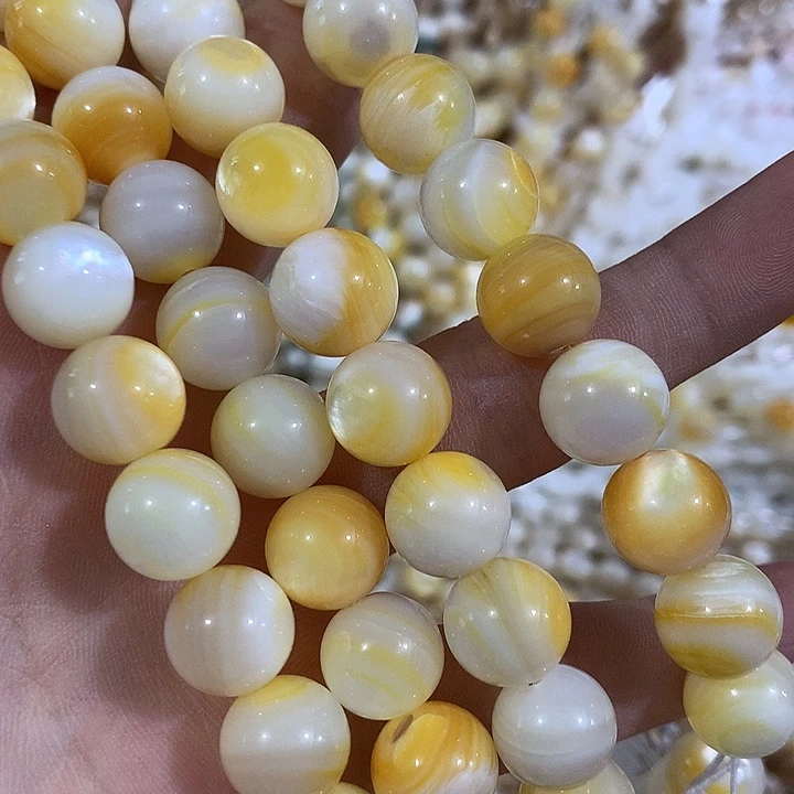 12mm天然黄金贝圆珠一条