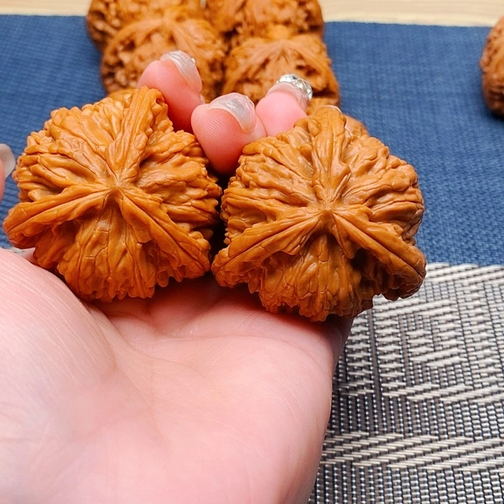 天***锋吊坠文玩核桃三棱