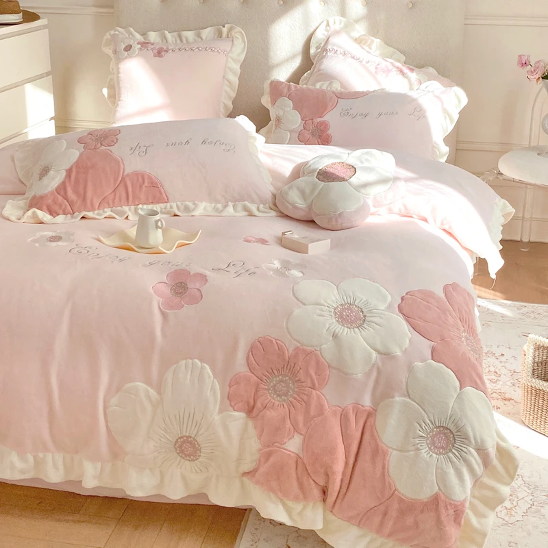 冬季少女心加厚牛奶绒四件套公主风毛绒绣花朵被套珊瑚绒床单床品