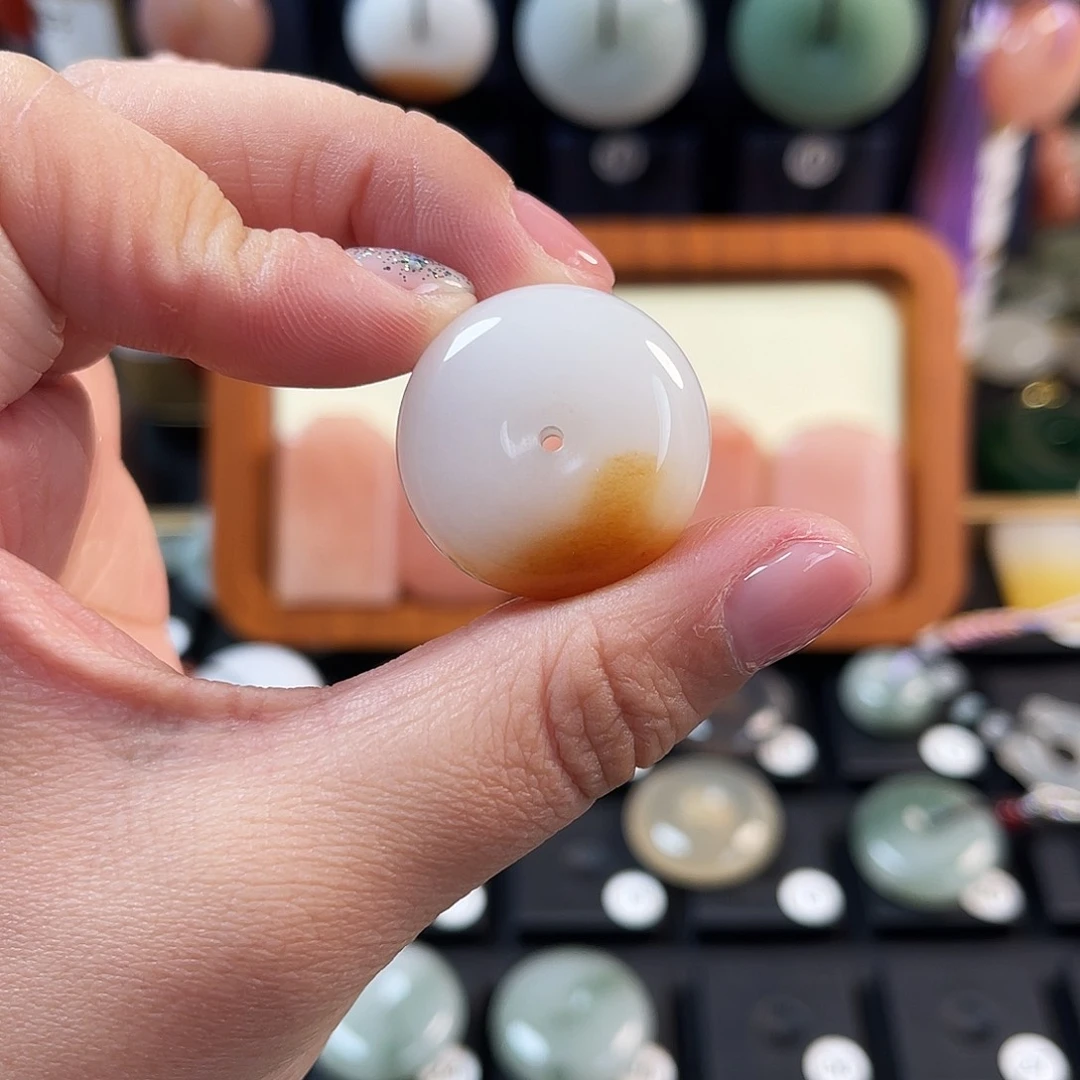 颈饰未镶嵌石英质玉武