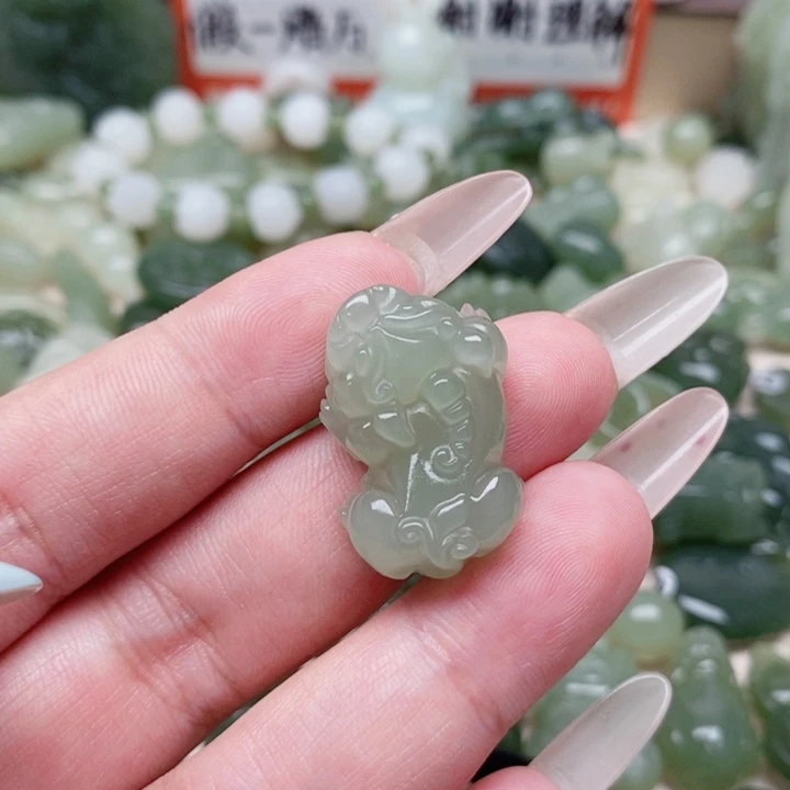 和田玉未镶嵌颈饰冰****?