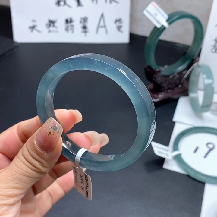 翡翠手镯未镶嵌60贵妃