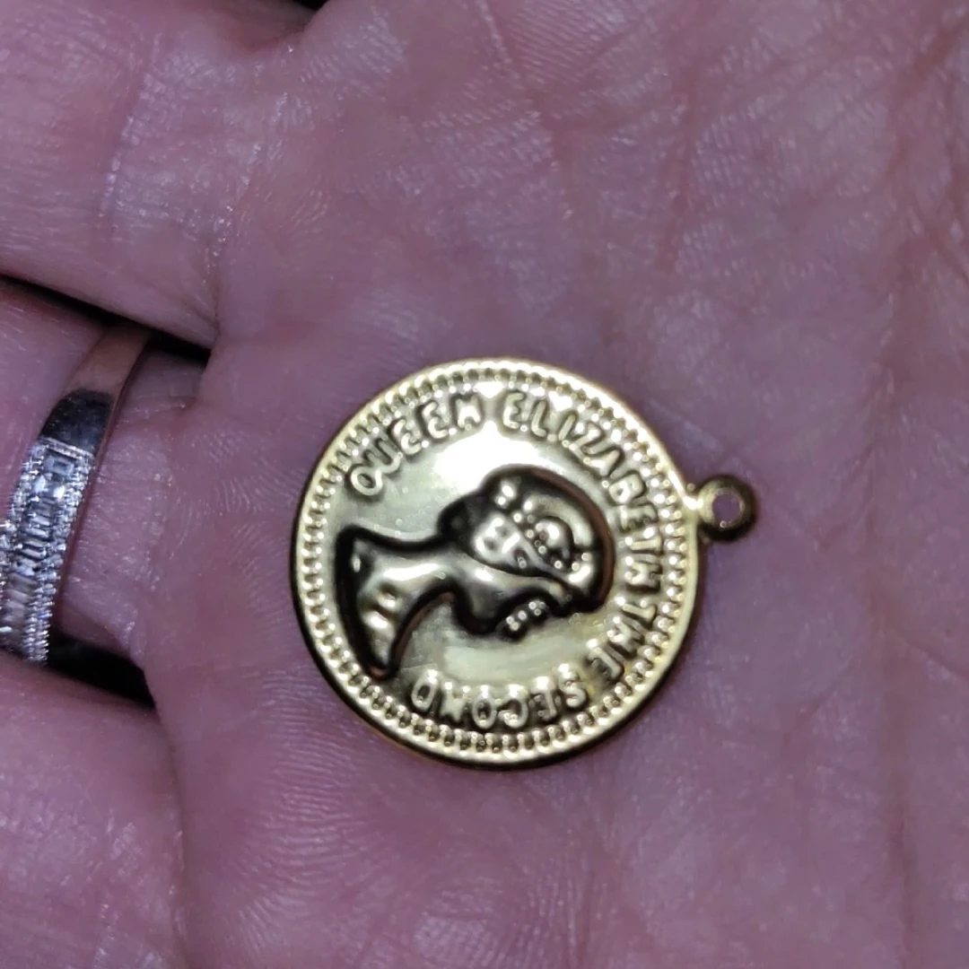 非金属涤纶项链 欧美：女王头像圆牌实心真金色仿古吊坠饰品配饰