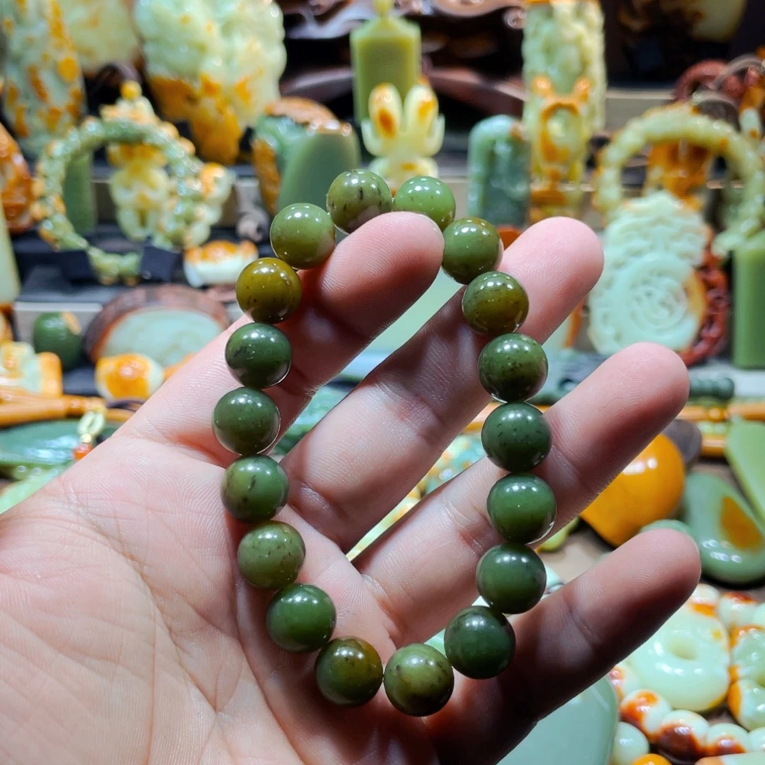 透闪石质玉未镶嵌珠宝奇石