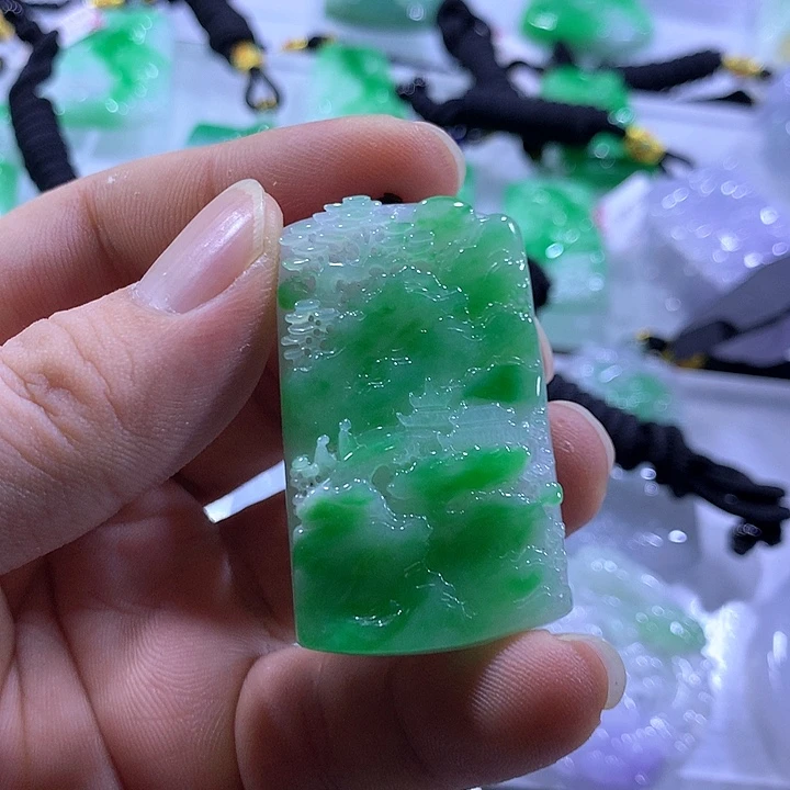 翡翠未镶嵌颈饰天然翡翠A货吊坠