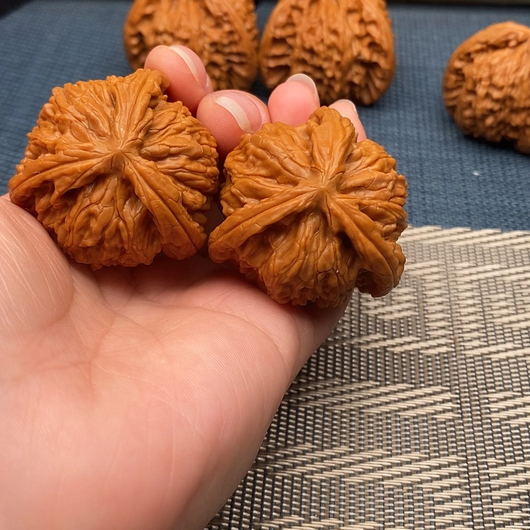 飛***文玩核桃吊坠三棱
