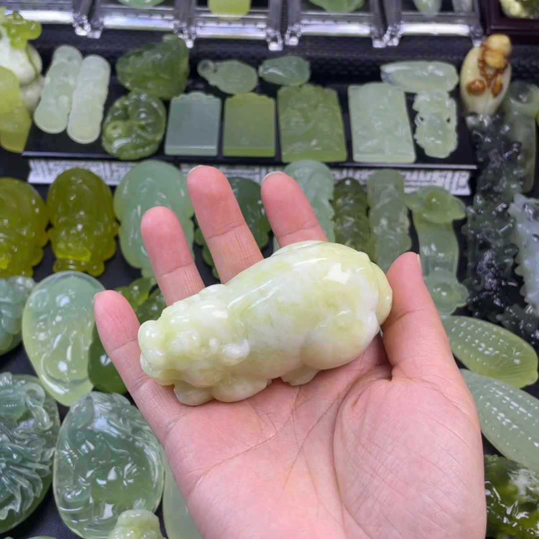 蛇纹石玉未镶嵌珠宝奇石