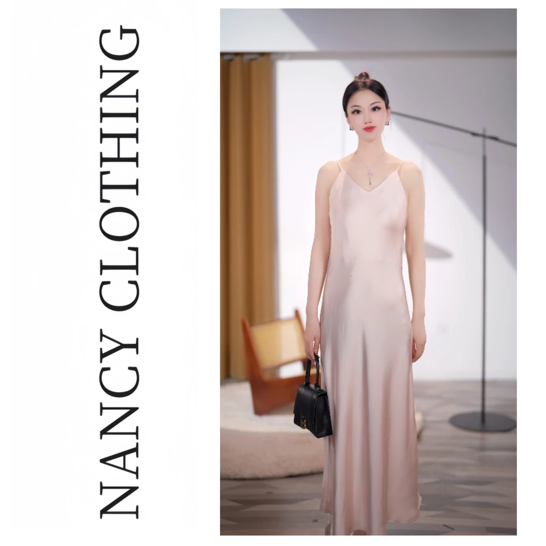 【南希定制】1737年夏季新款V领气质吊带连衣裙女士醋酸缎面中长款