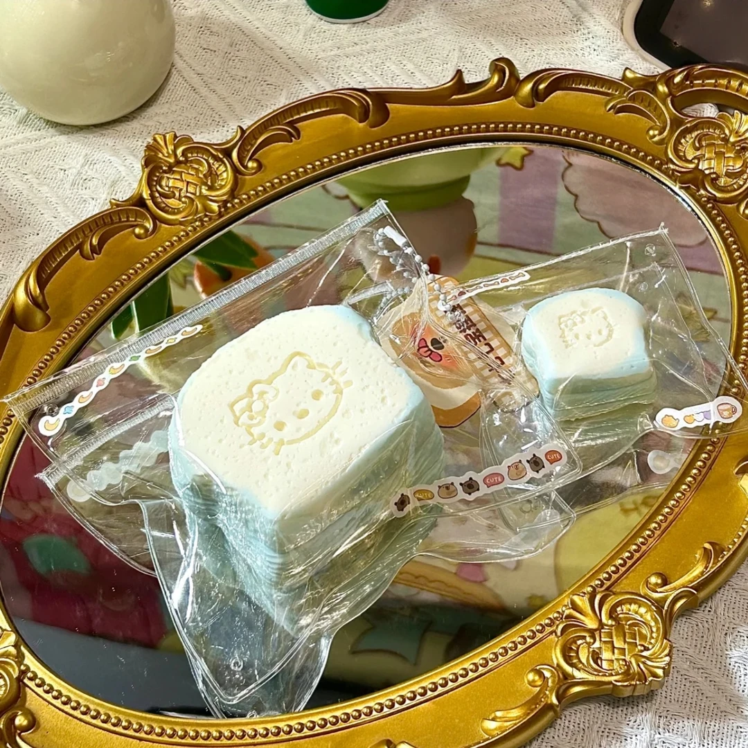 kt三层吐司泥感食品级硅胶捏捏乐高颜值潮玩挂件口袋玩具解压礼物