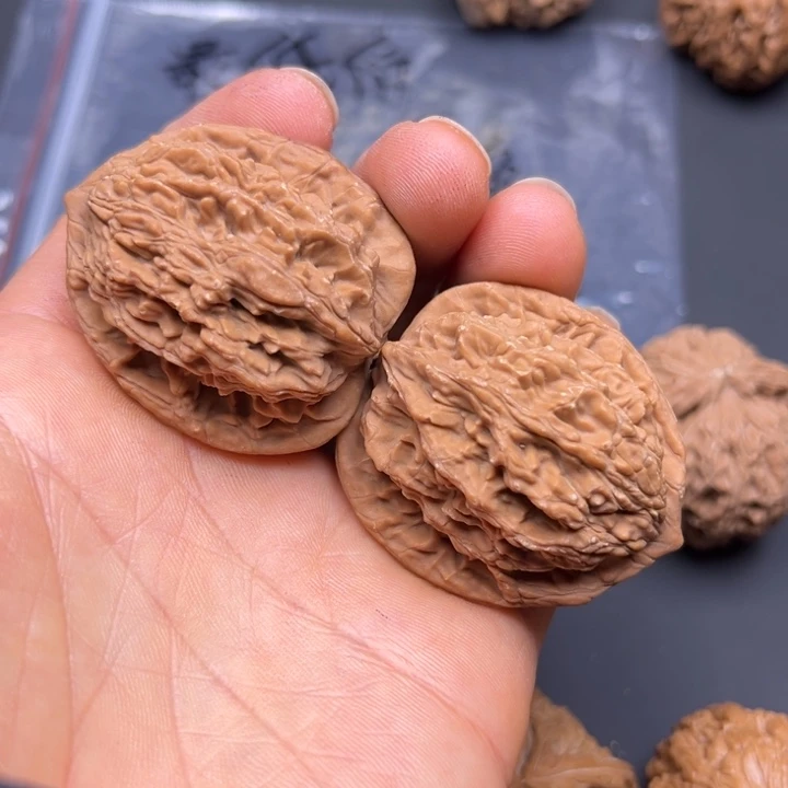 文玩核桃吊坠虎头38