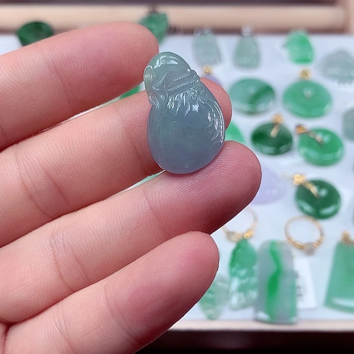 翡翠未镶嵌颈饰吊坠