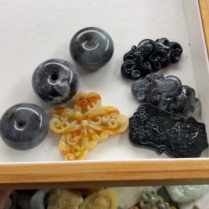 未镶嵌蛇纹石玉颈饰