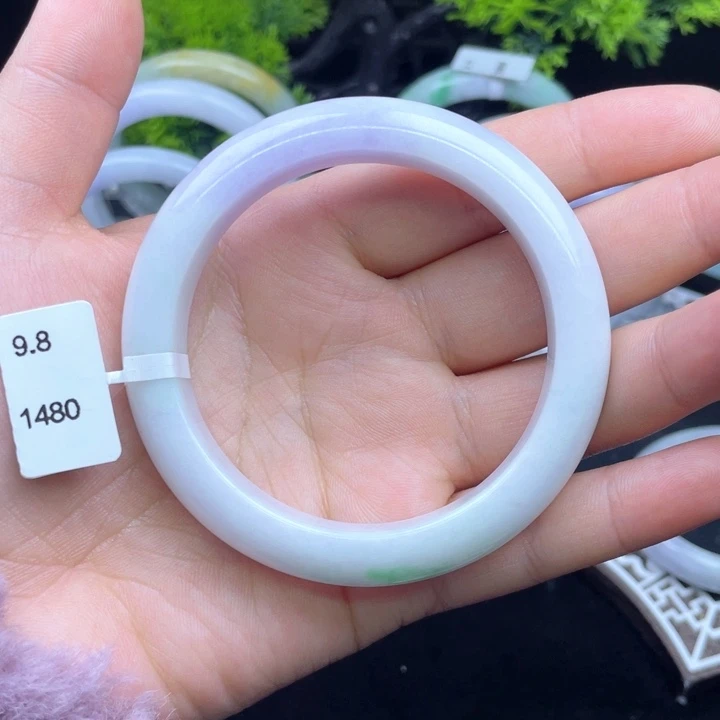 翡翠手镯未镶嵌b****s天然翡翠手镯