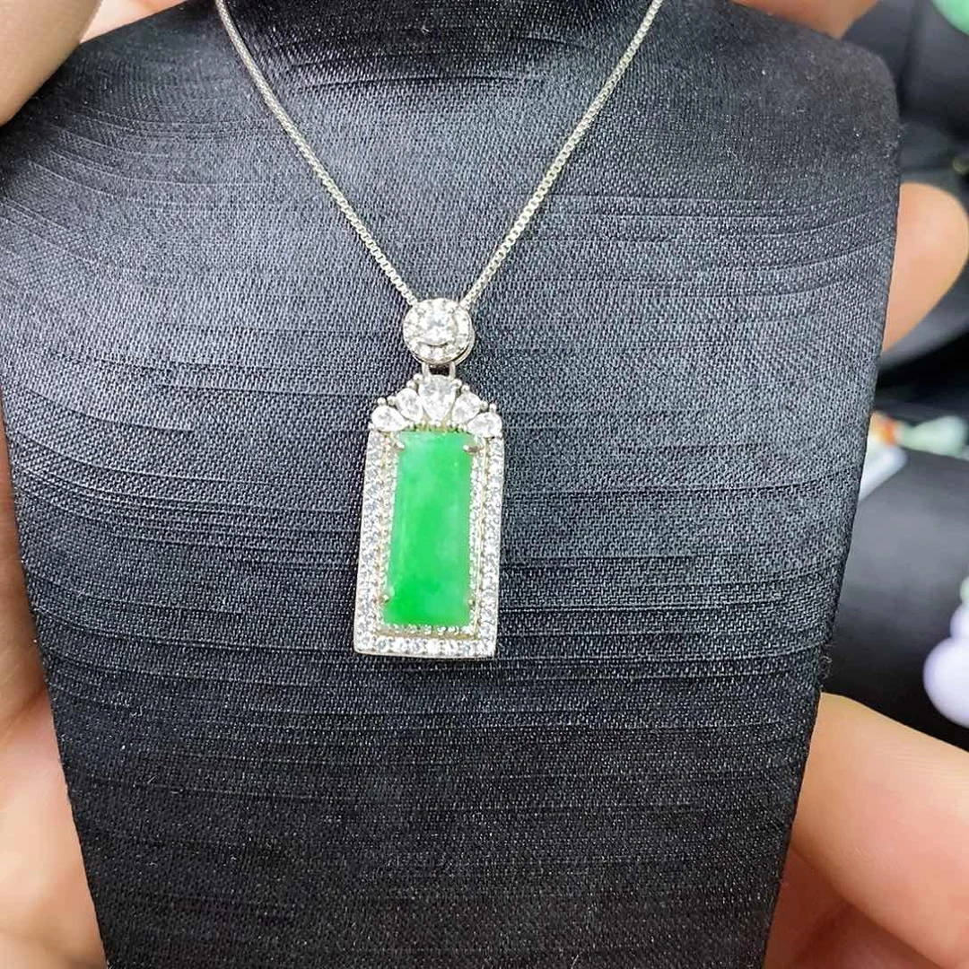 颈饰未镶嵌翡翠吊坠