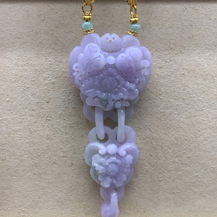 翡翠未镶嵌吊坠(赠链)