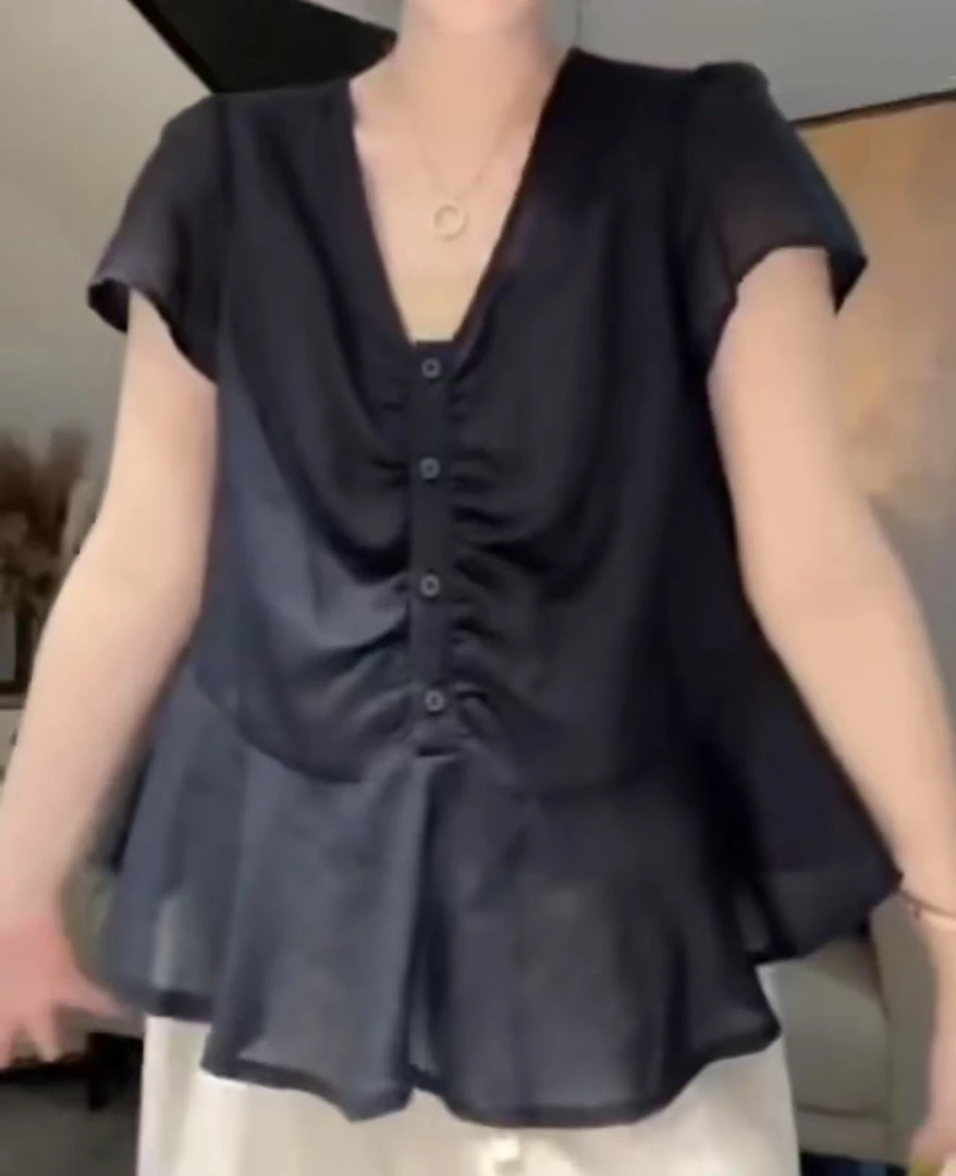 2025夏季新款法式温柔风V领短袖衬衫高级感凉感女人衫