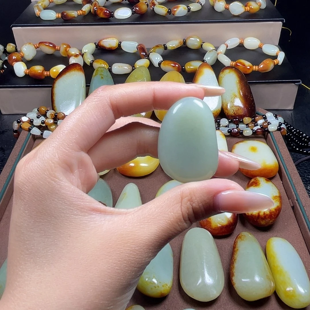 和田玉未镶嵌颈饰半**雨