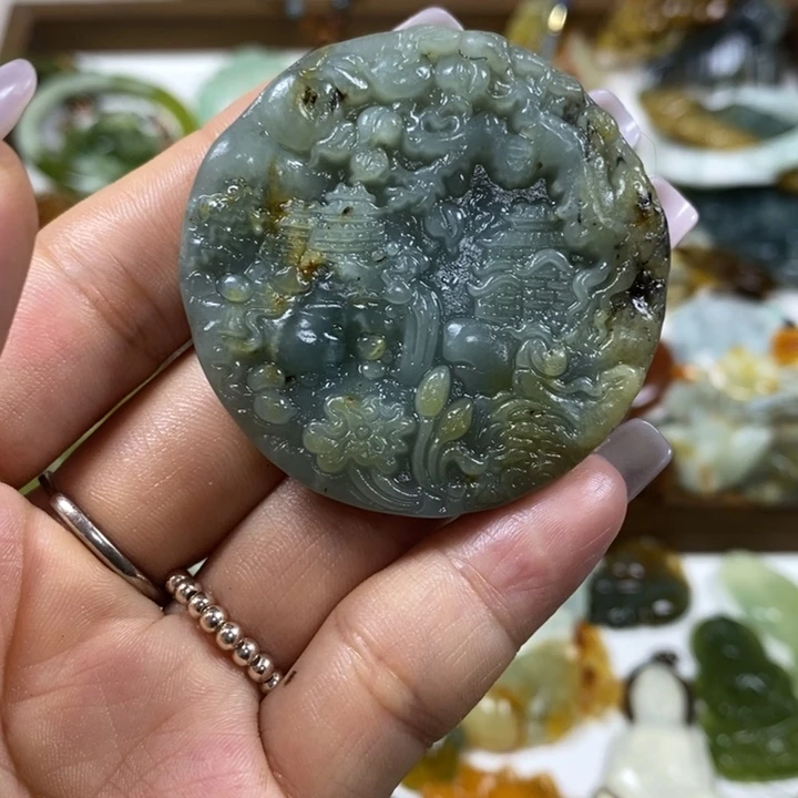 蛇纹石玉未镶嵌吊坠