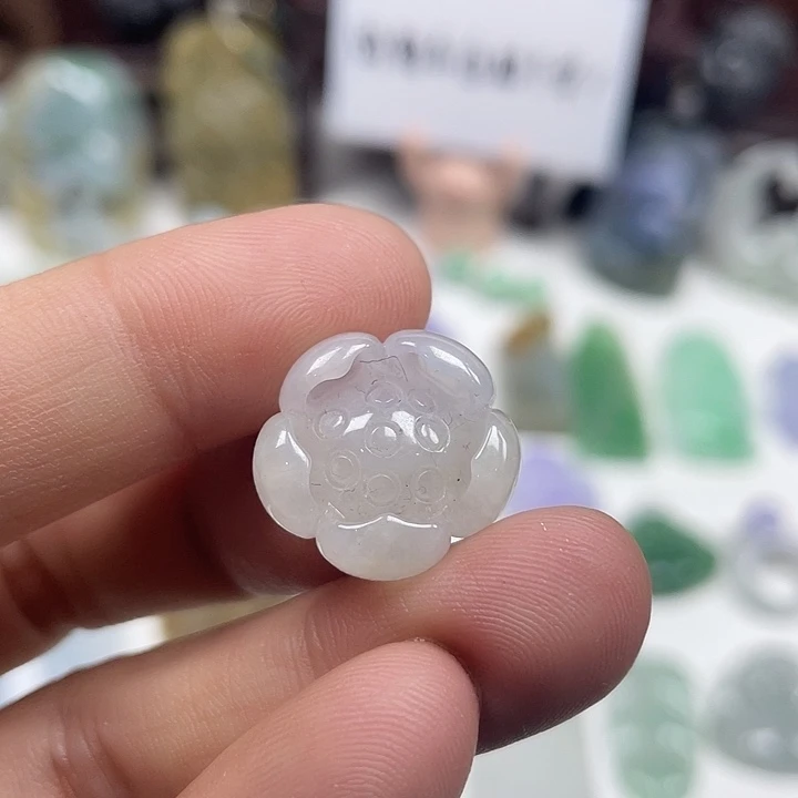 翡翠未镶嵌颈饰立体莲花