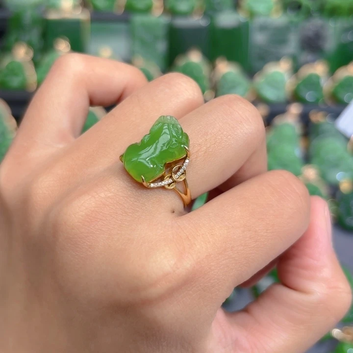 18K金镶嵌戒指和田玉（碧玉）