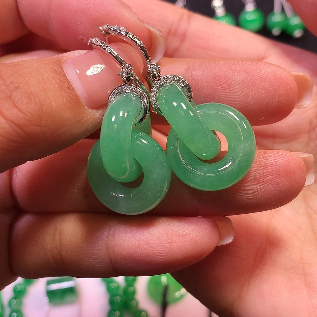 翡翠18K金镶嵌耳饰