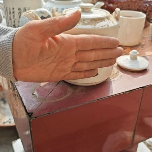 库存微瑕提梁壶一个