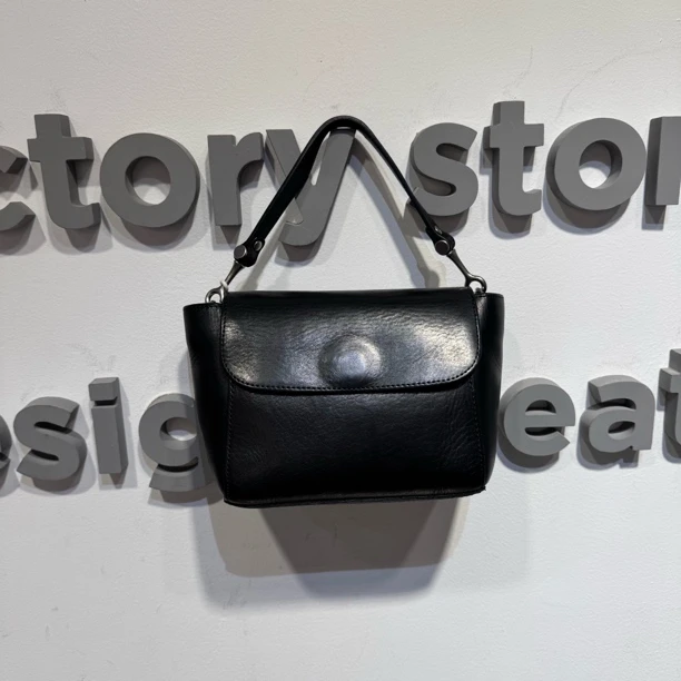 广州包黛高端定制系列原创设计加厚头层牛皮重工水洗斜挎包